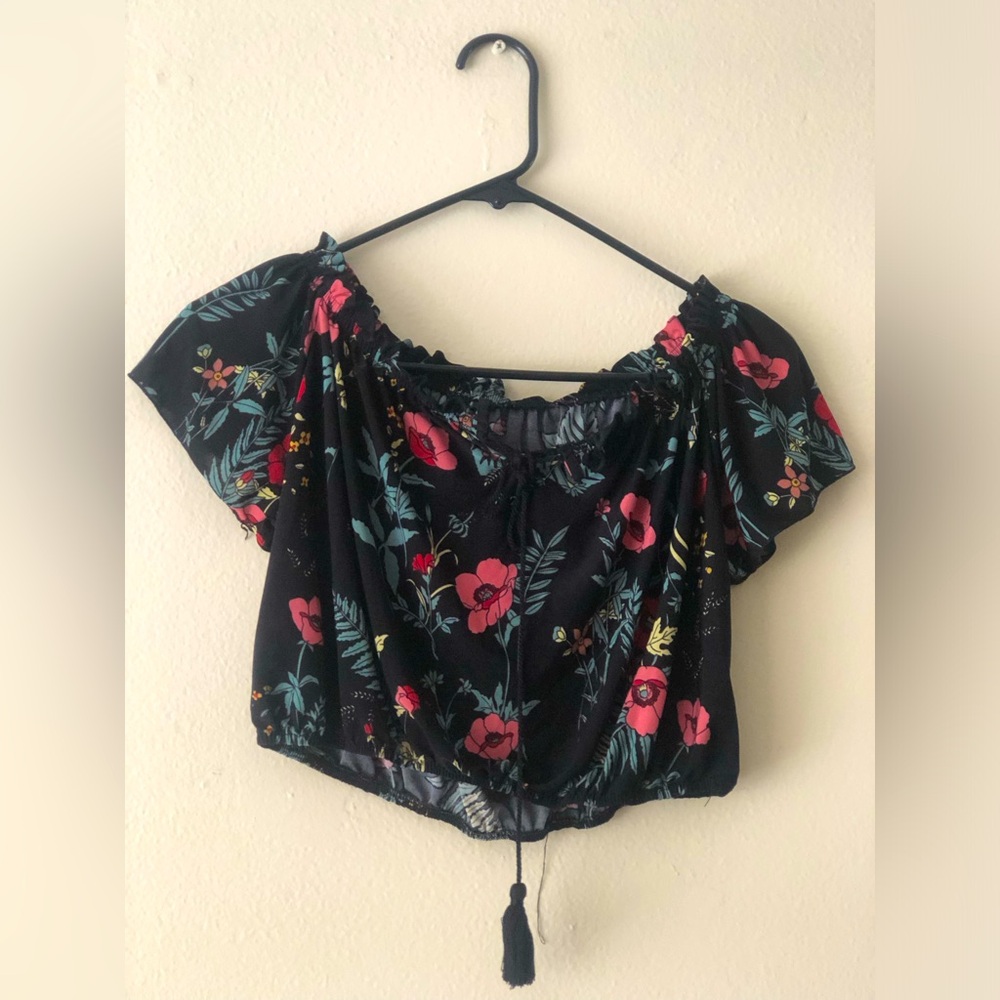 Black Floral Crop blouse